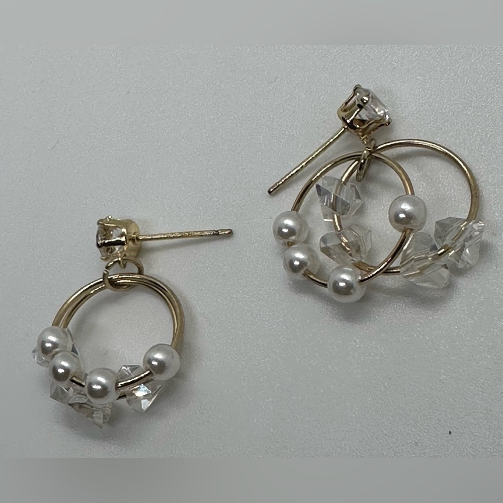 ✨ NWT Delicate Gold Crystal Pearl Hoop Dangle Earrings ✨ - Picture 14 of 16